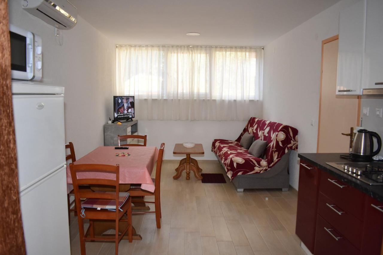 Apartments Sime Soline Biograd Na Moru Quarto foto